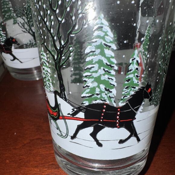 Vintage Winter Snow Red Log Cabin Sleigh Christmas Glasses Set Of 4 - Picture 4 of 7